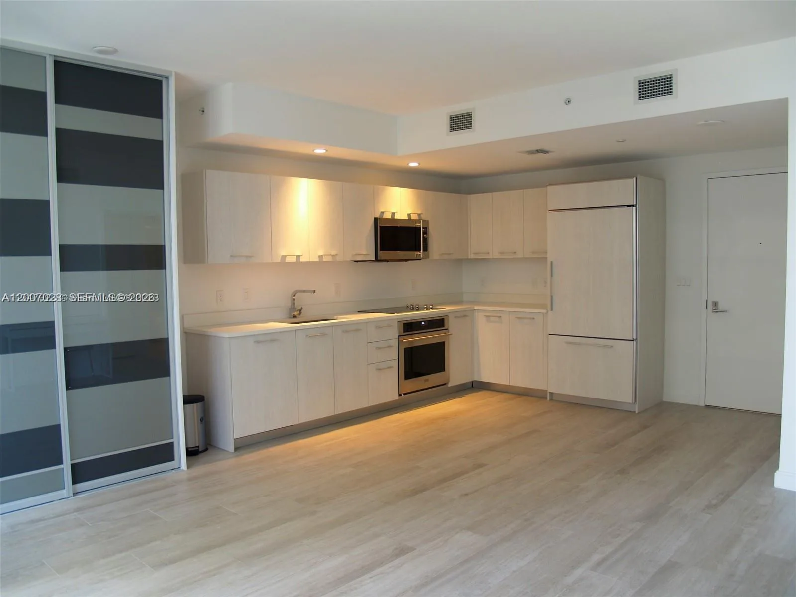 55 SW 9th St # 2502, Miami, FL 33130