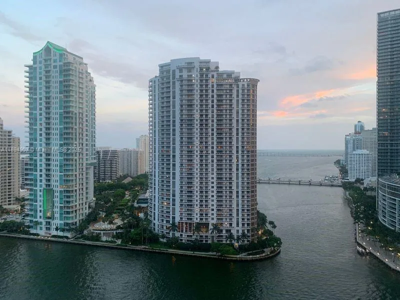 300 S Biscayne Blvd # T-1908, Miami, FL 33131