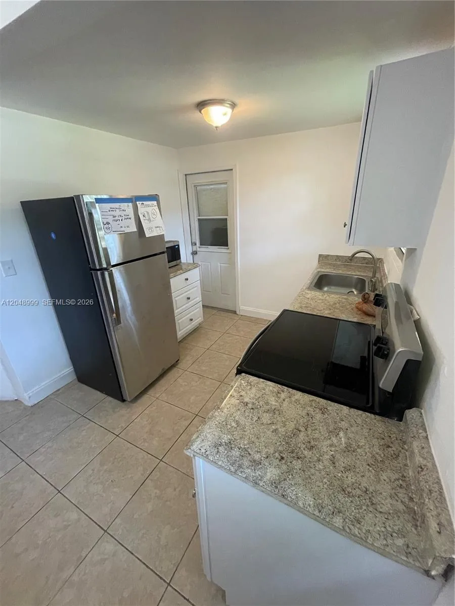 453 SW 19th Rd # Rear, Miami, FL 33129 photo 2