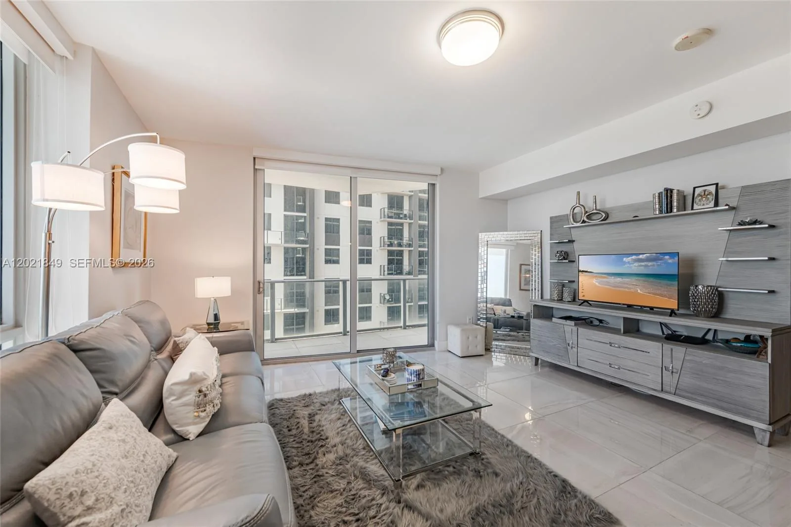 1010 SW 2nd Ave # 1608, Miami, FL 33130 photo 13