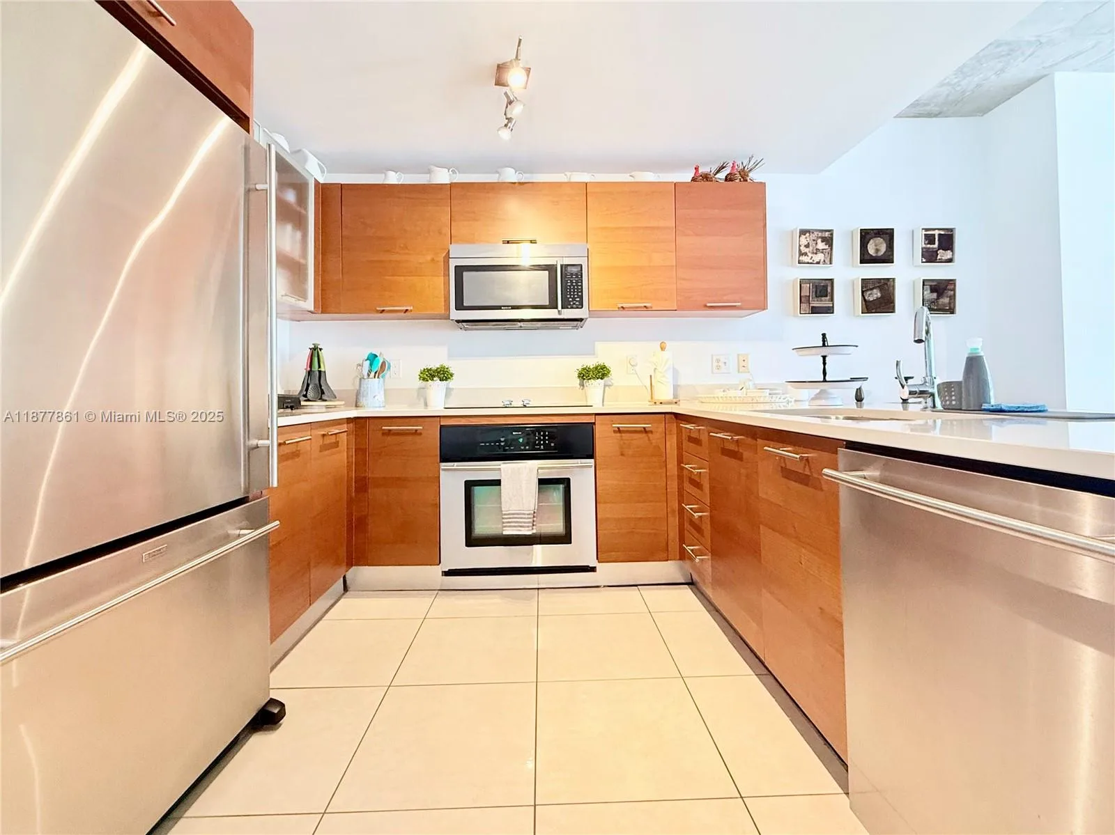 3250 NE 1st Ave # 617, Miami, FL 33137 photo 5