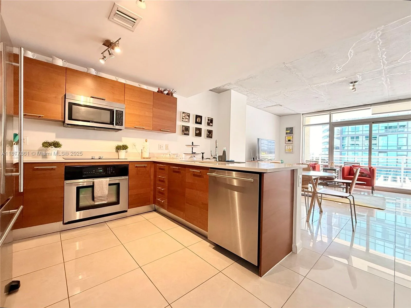 3250 NE 1st Ave # 617, Miami, FL 33137 photo 6