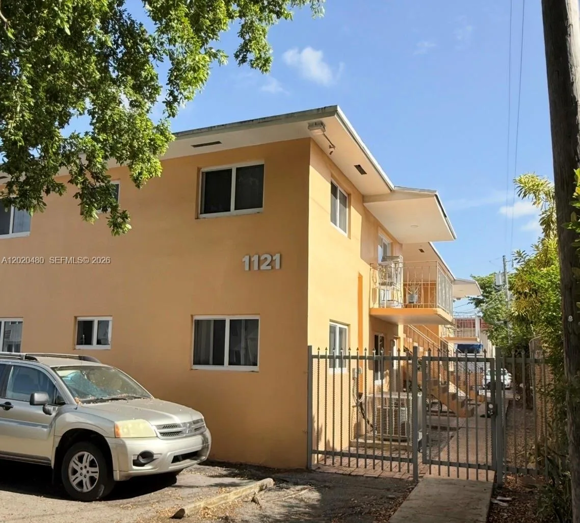 1121 NW 4 ST, Miami, FL 33128