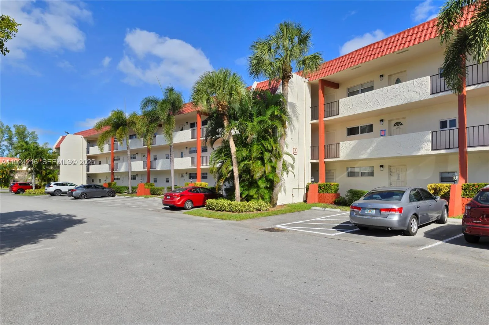 9500 N Hollybrook Lake Dr # 202, Pembroke Pines, FL 33025