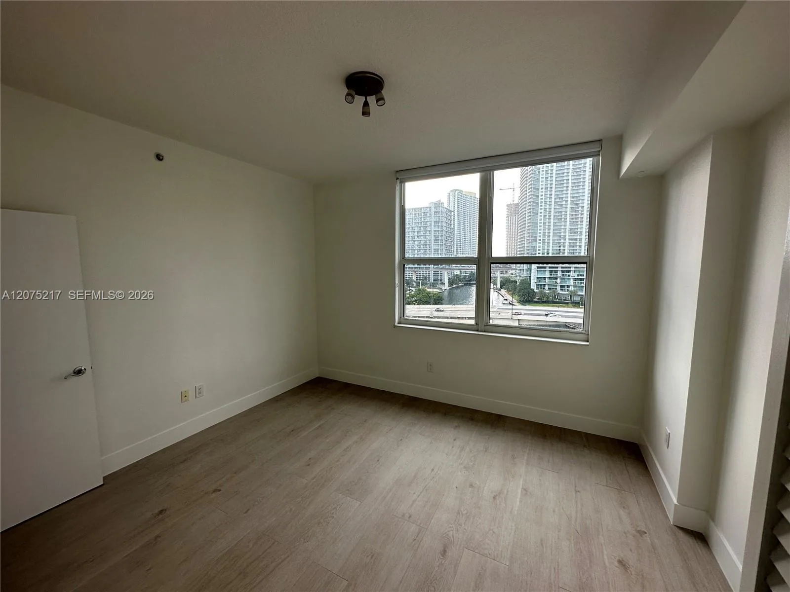 31 SE 5th St # 1007, Miami, FL 33131 photo 10