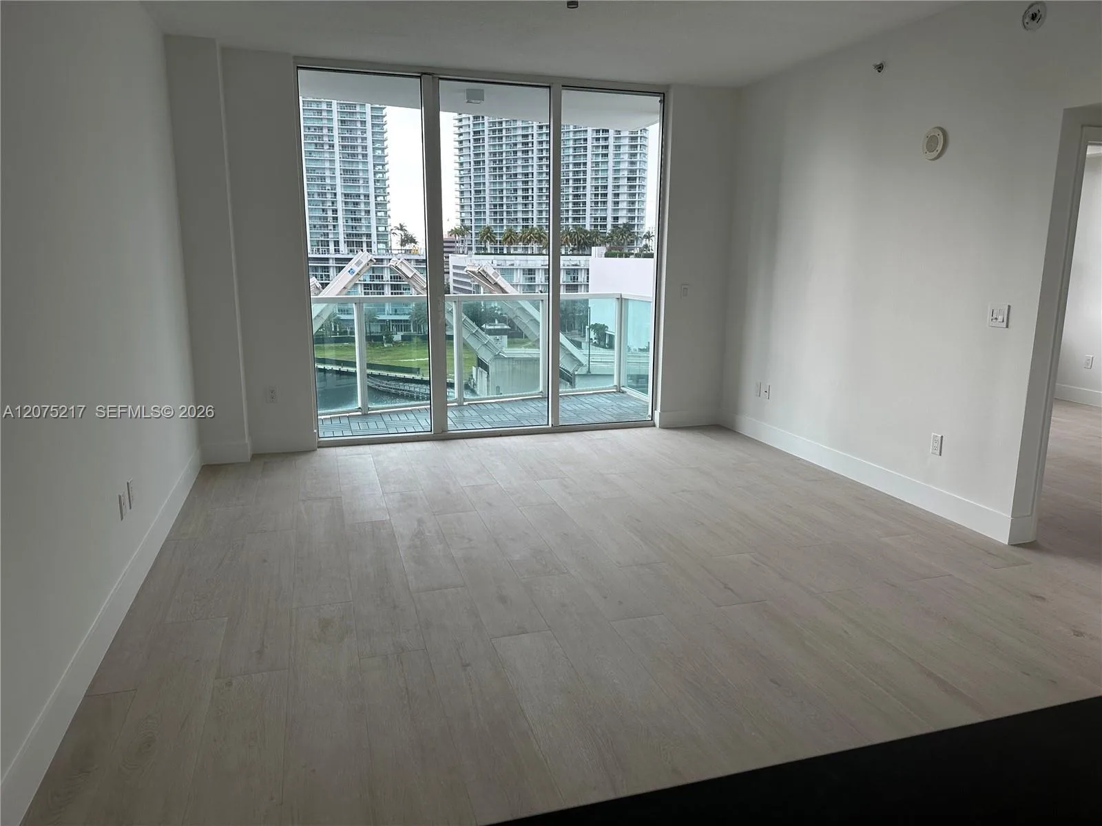 31 SE 5th St # 1007, Miami, FL 33131 photo 2