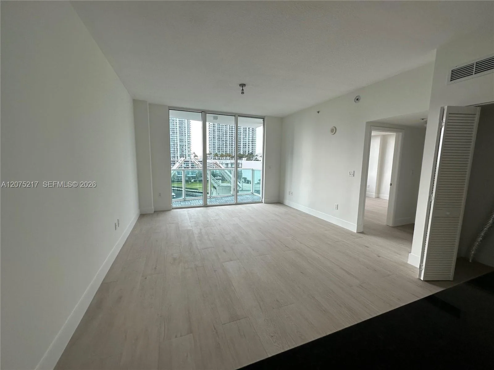 31 SE 5th St # 1007, Miami, FL 33131 photo 5