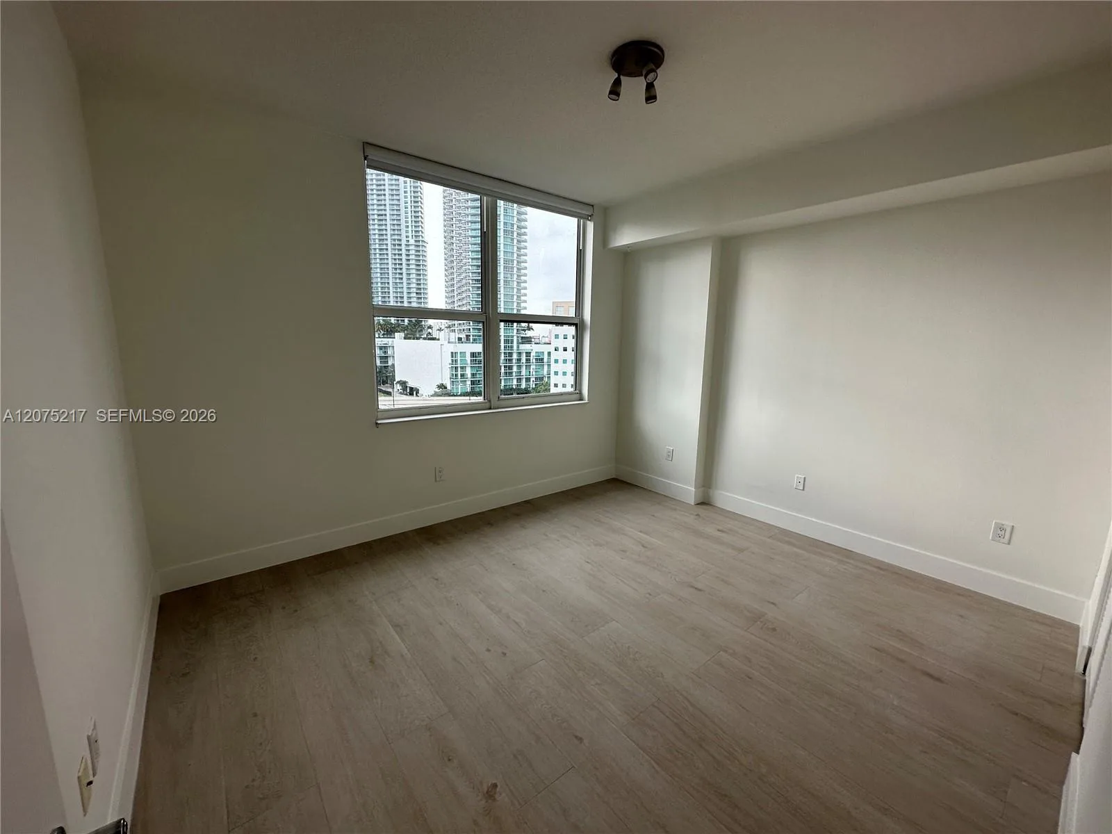31 SE 5th St # 1007, Miami, FL 33131 photo 8