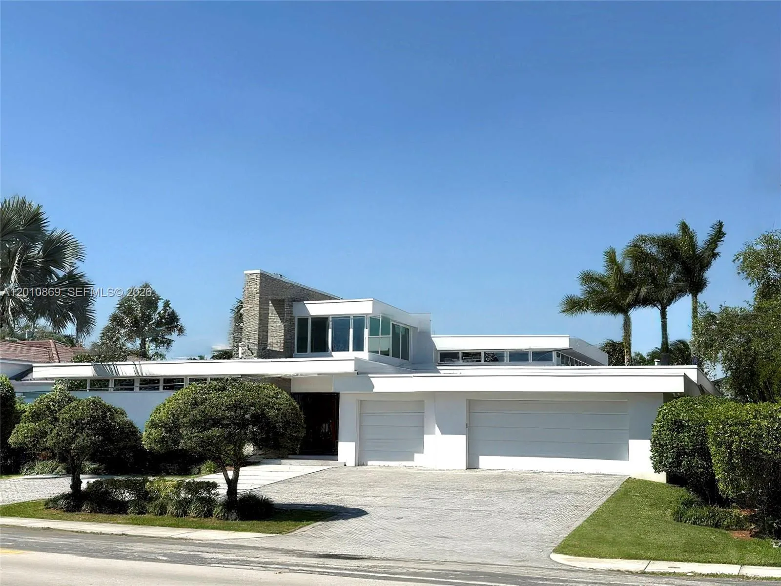 907 Diplomat Pkwy, Hallandale Beach, FL 33009 photo 2