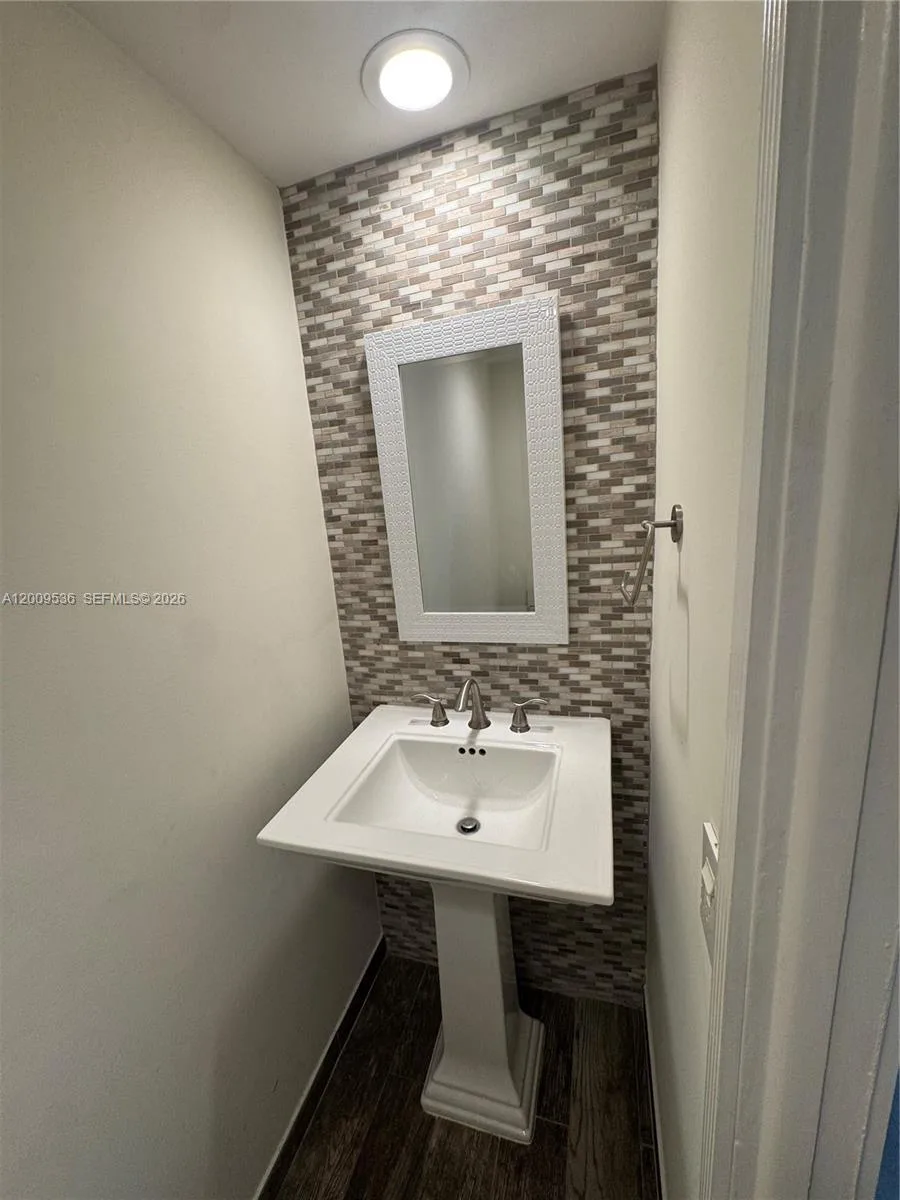 295 Jacaranda Dr # 20, Plantation, FL 33324 photo 12