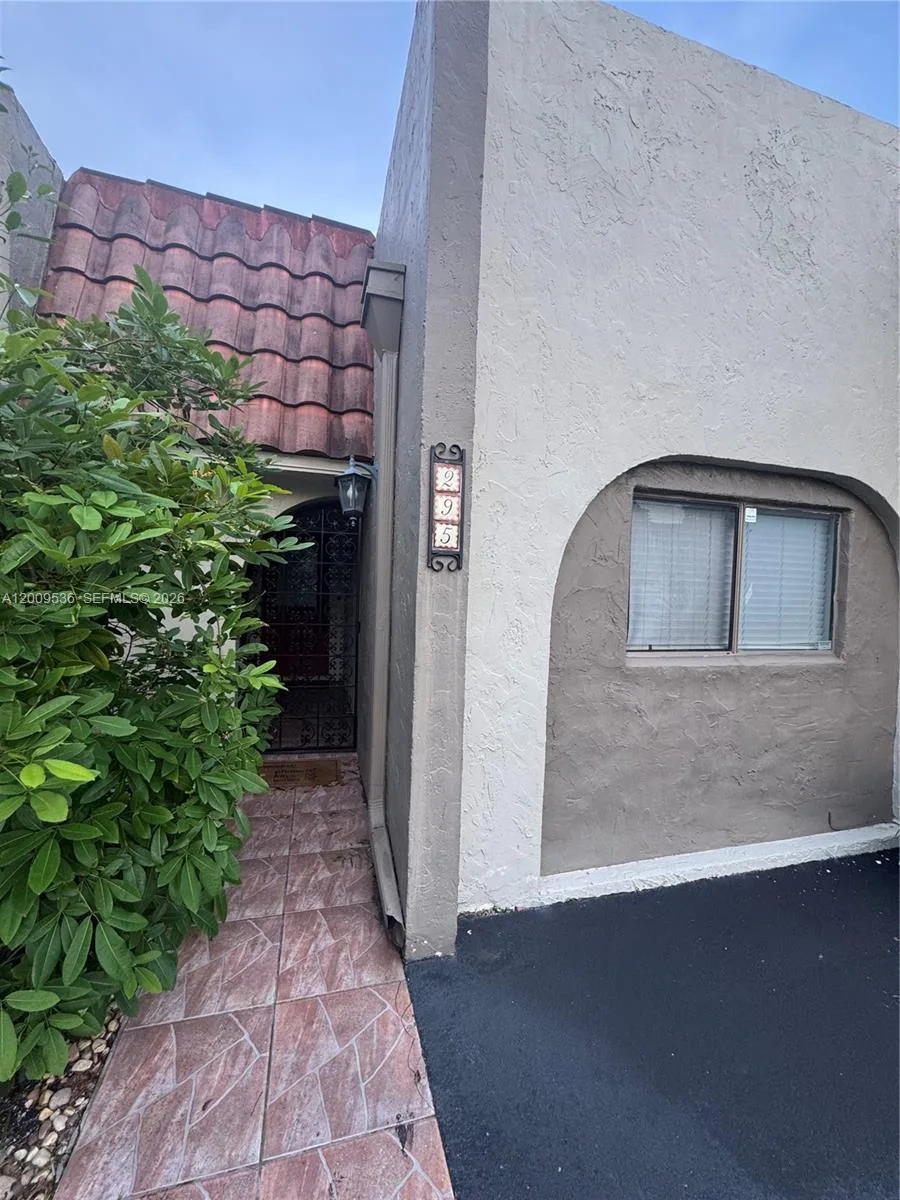 295 Jacaranda Dr # 20, Plantation, FL 33324 photo 3