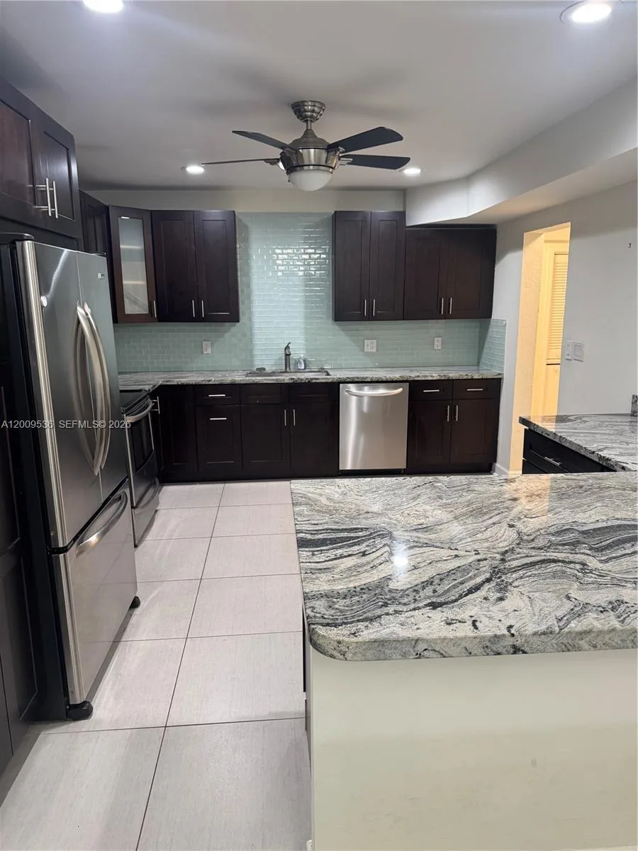 295 Jacaranda Dr # 20, Plantation, FL 33324 photo 5