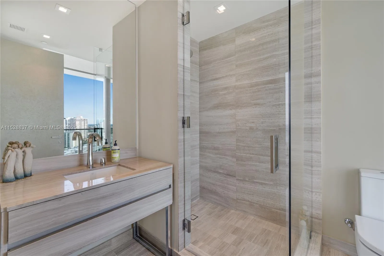 18975 Collins Ave # 2000, Sunny Isles Beach, FL 33160 photo 13