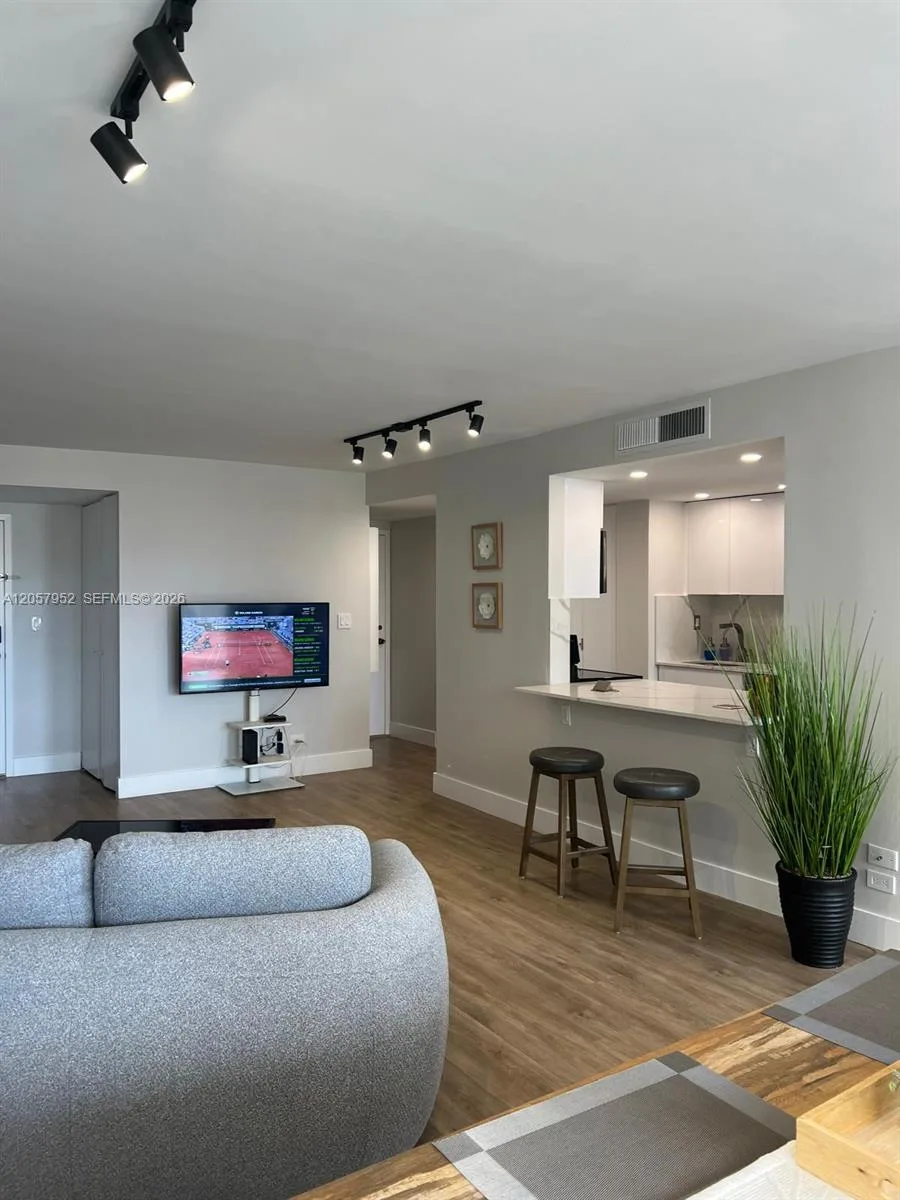 251 174th St # 1215, Sunny Isles Beach, FL 33160 photo 3