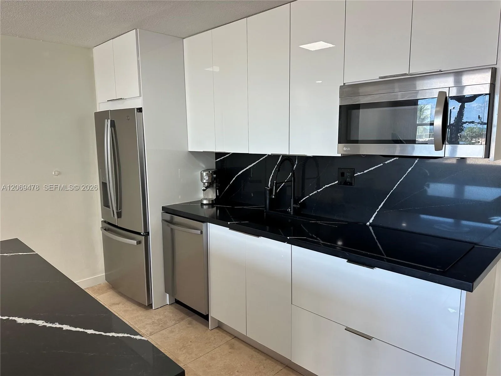 6039 Collins Ave # 310, Miami Beach, FL 33140