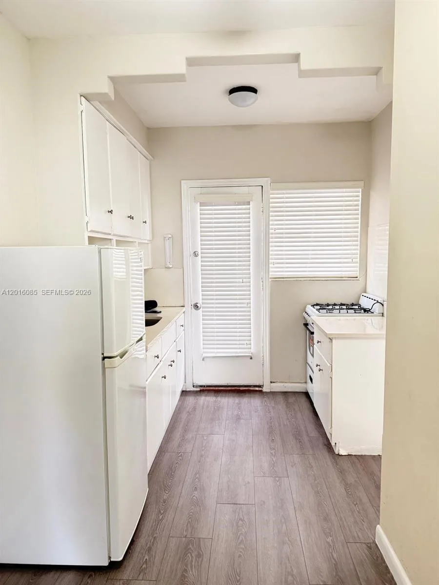 1007 Meridian Ave # 9, Miami Beach, FL 33139 photo 2