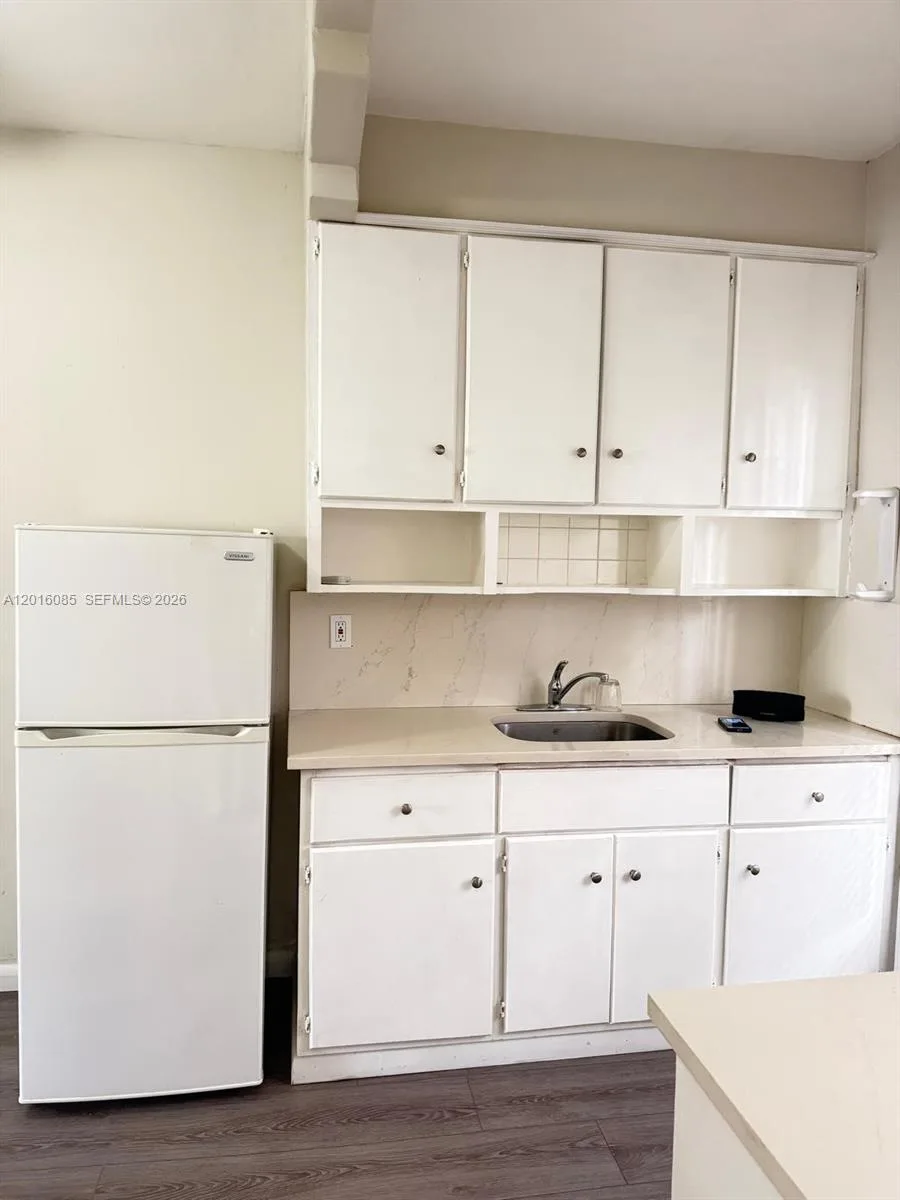 1007 Meridian Ave # 9, Miami Beach, FL 33139 photo 4