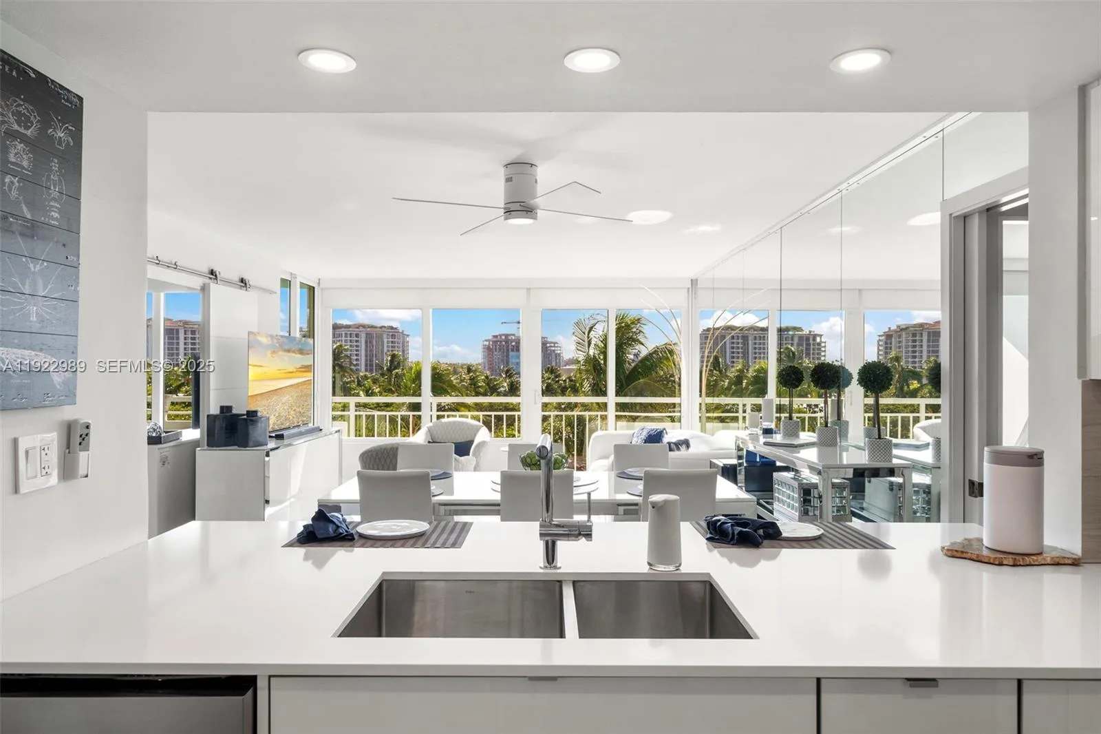 400 S Pointe Dr # 401, Miami Beach, FL 33139 photo 2