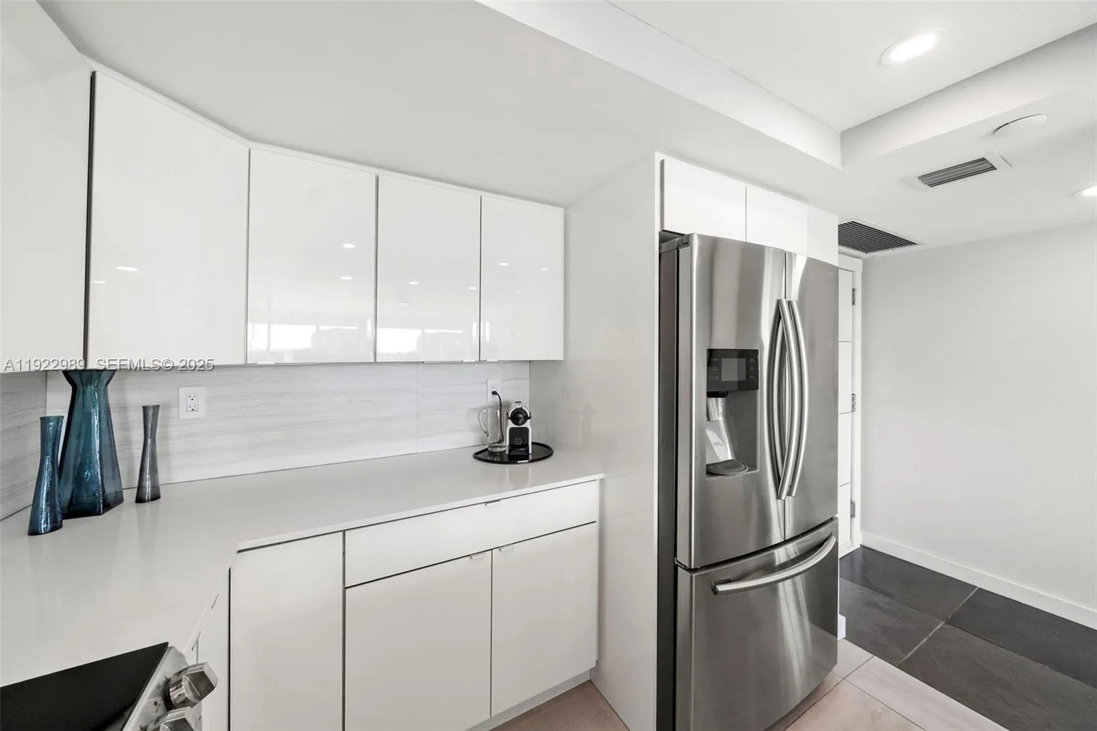 400 S Pointe Dr # 401, Miami Beach, FL 33139 photo 7