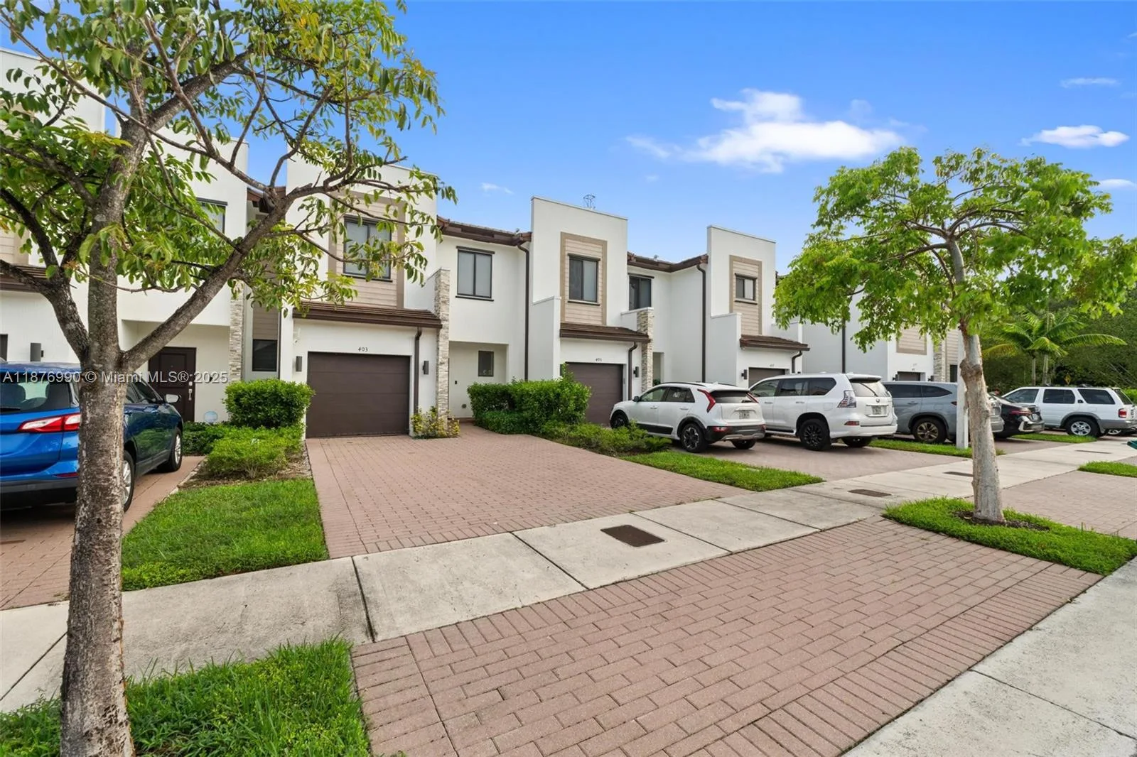 403 NE 212th St, Miami, FL 33179 photo 2