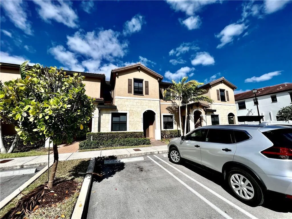 10490 W 33rd Way, Hialeah, FL 33018
