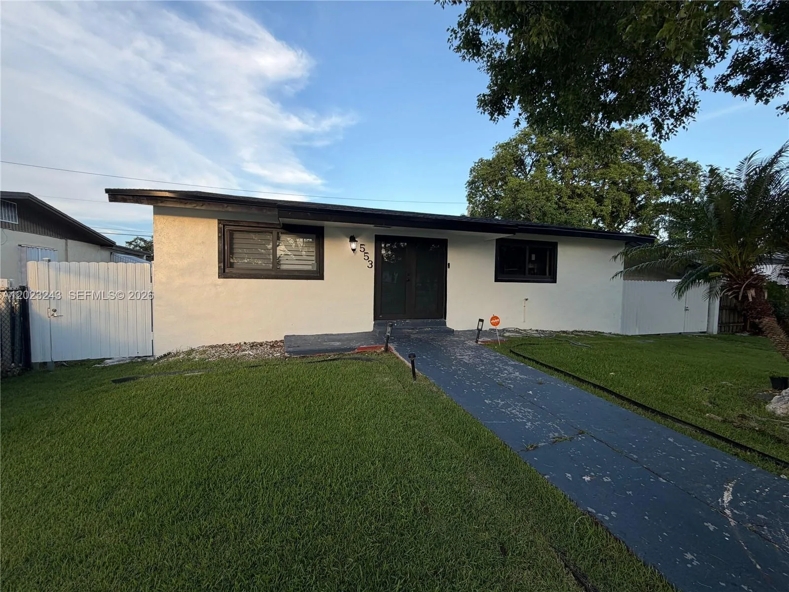 553 SW 6th Ct, Florida City, FL 33034 photo 2