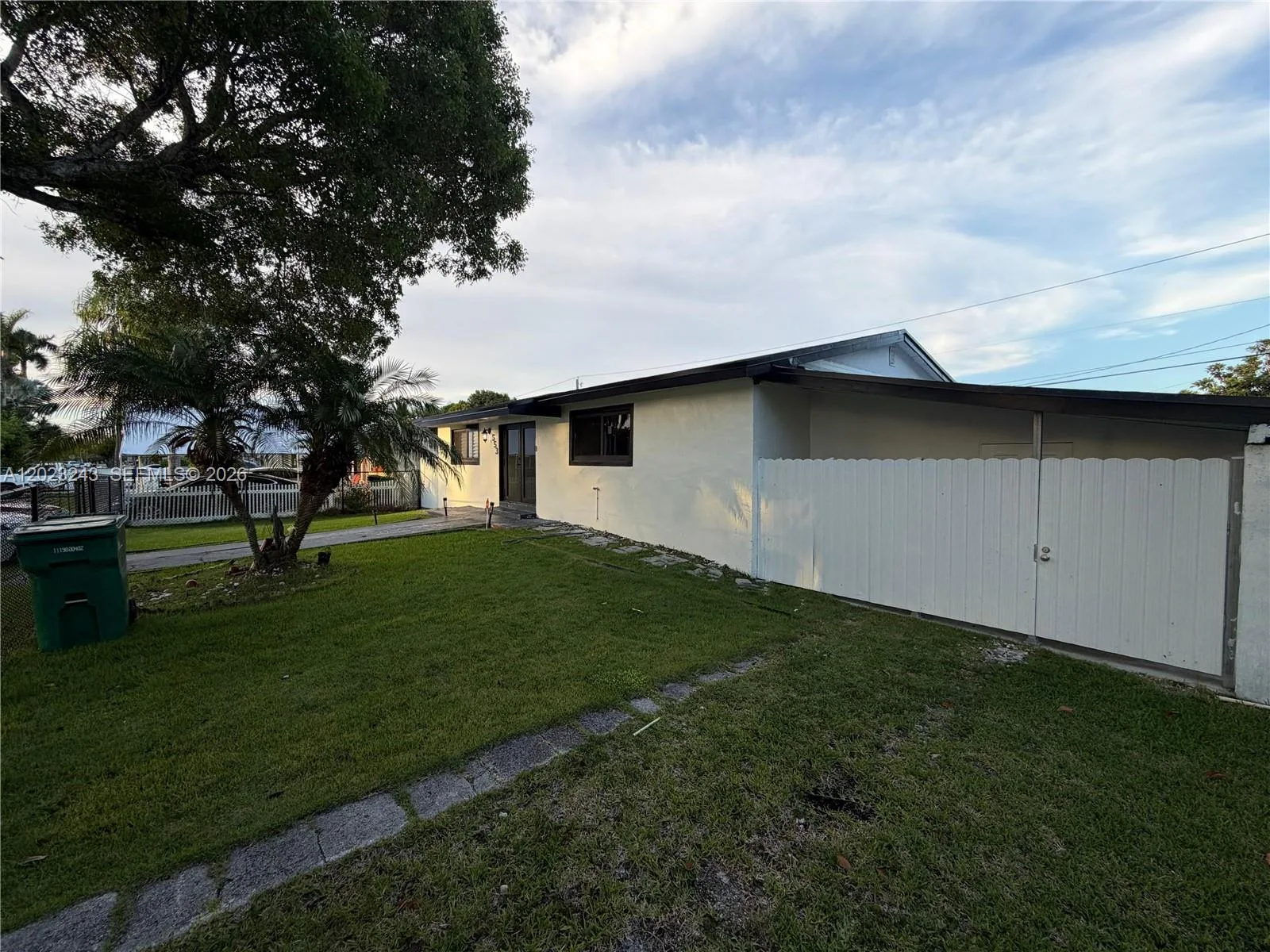 553 SW 6th Ct, Florida City, FL 33034 photo 4