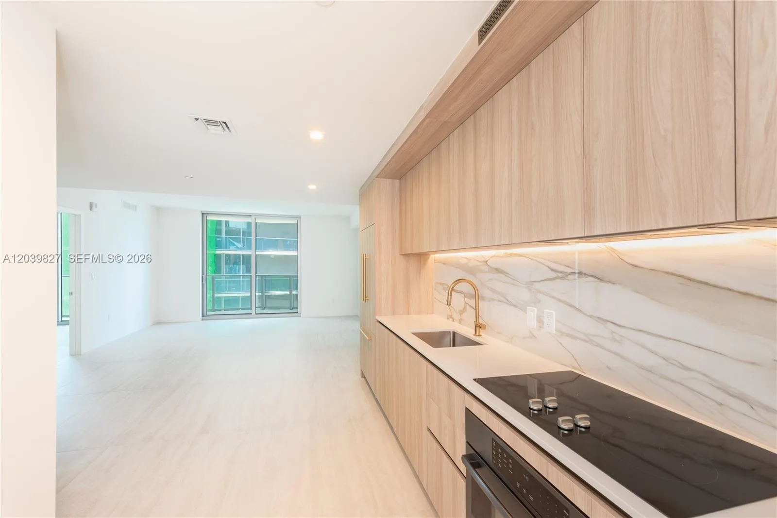 77 SE 5th St # 3206, Miami, FL 33131 photo 12