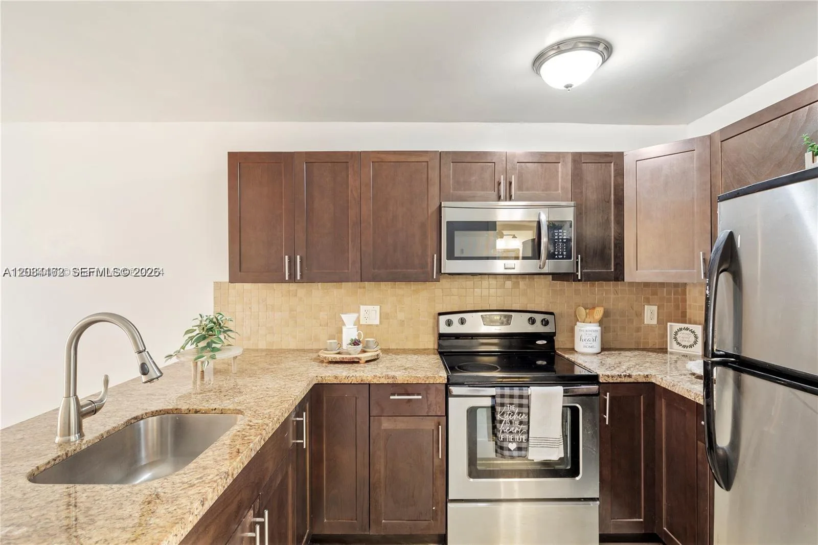 7241 Miami Lakes Dr # D19, Miami Lakes, FL 33014