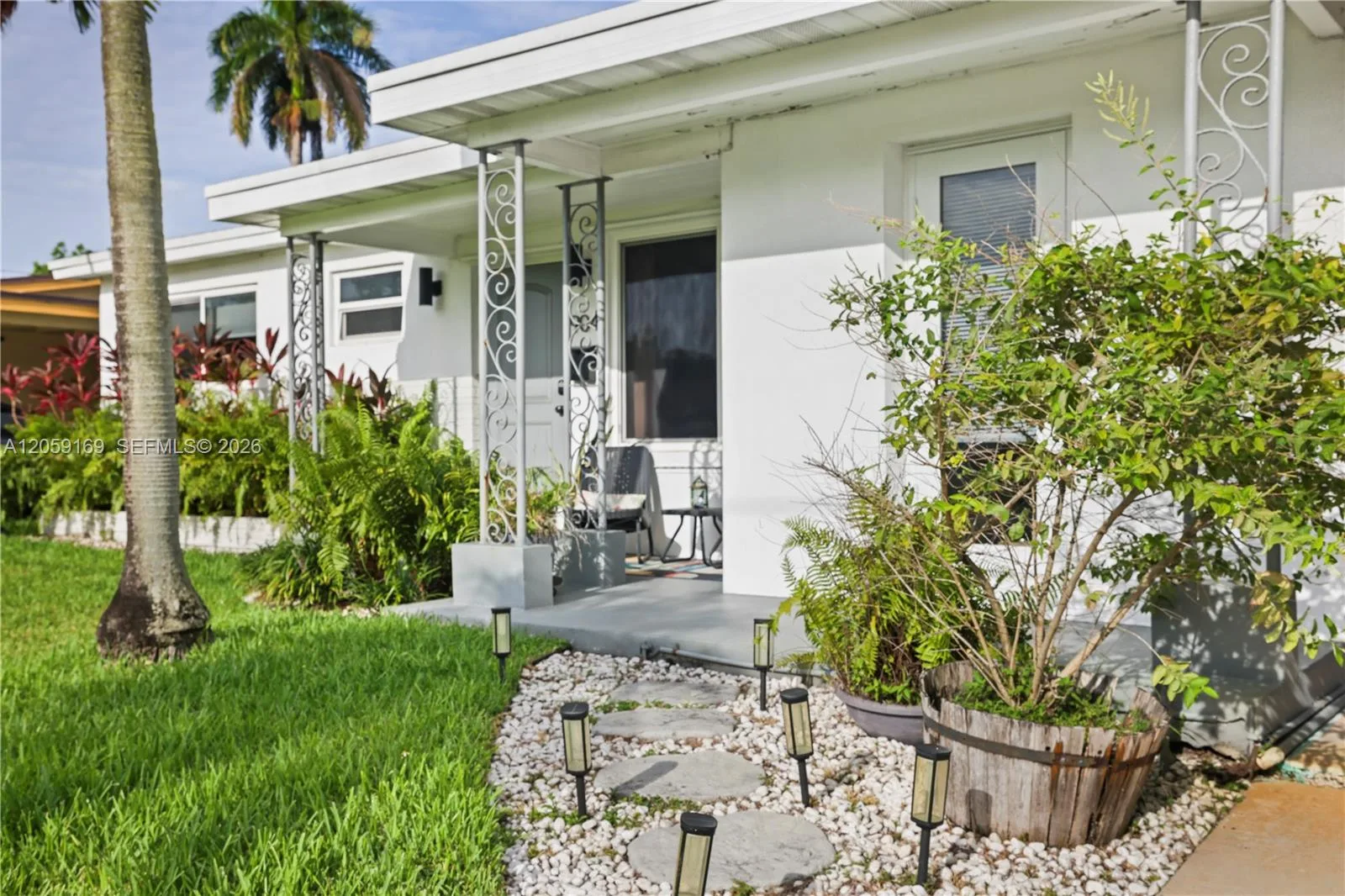 904 SW 3rd Ave, Hallandale Beach, FL 33009 photo 2