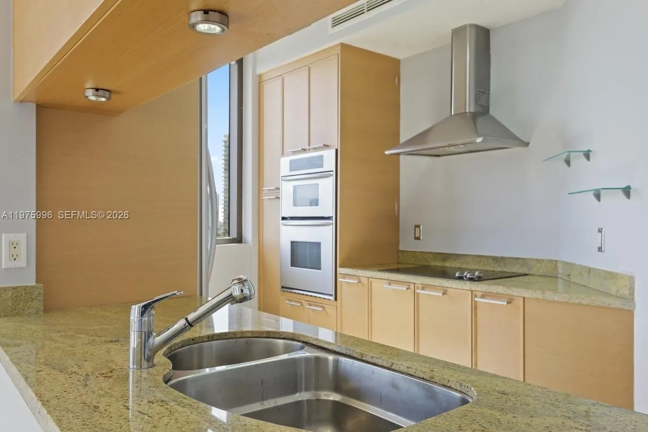 16275 Collins Ave # 904, Sunny Isles Beach, FL 33160 photo 3