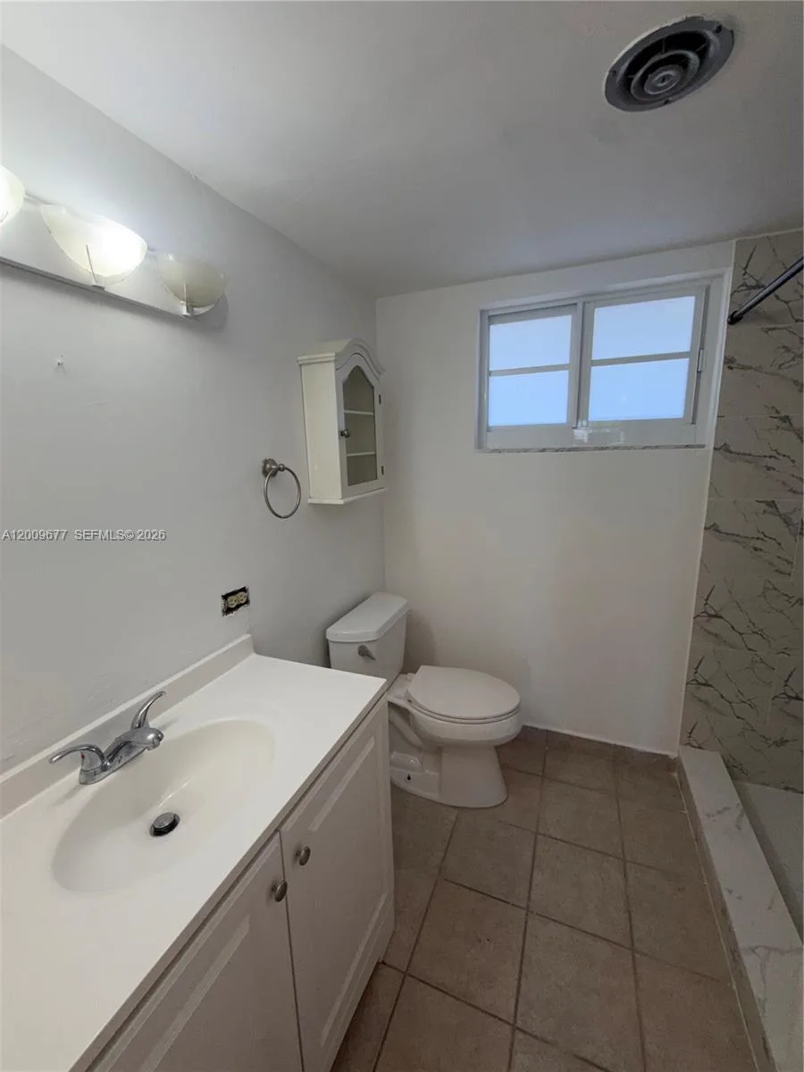 1530 NE 191st St # 205, Miami, FL 33179 photo 13