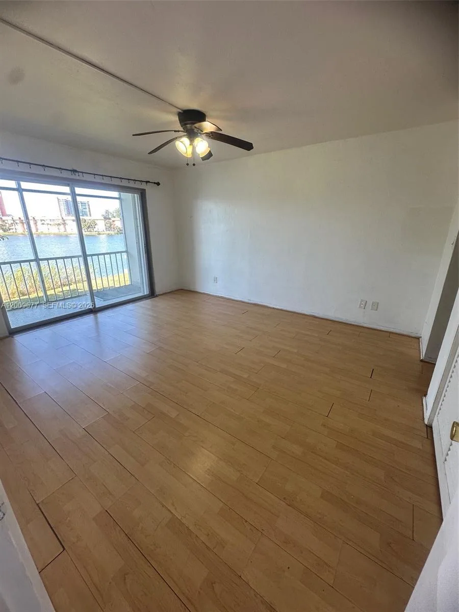 1530 NE 191st St # 205, Miami, FL 33179 photo 3