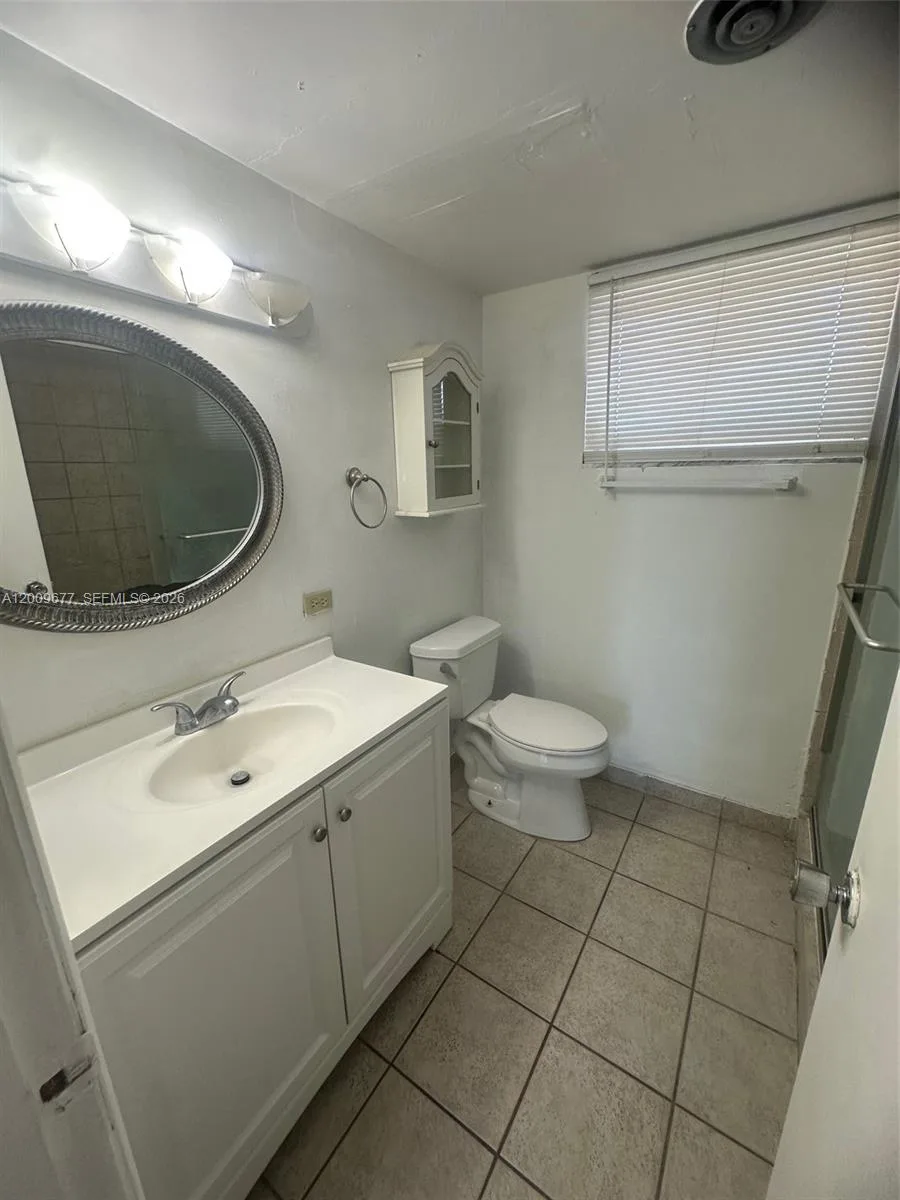1530 NE 191st St # 205, Miami, FL 33179 photo 4
