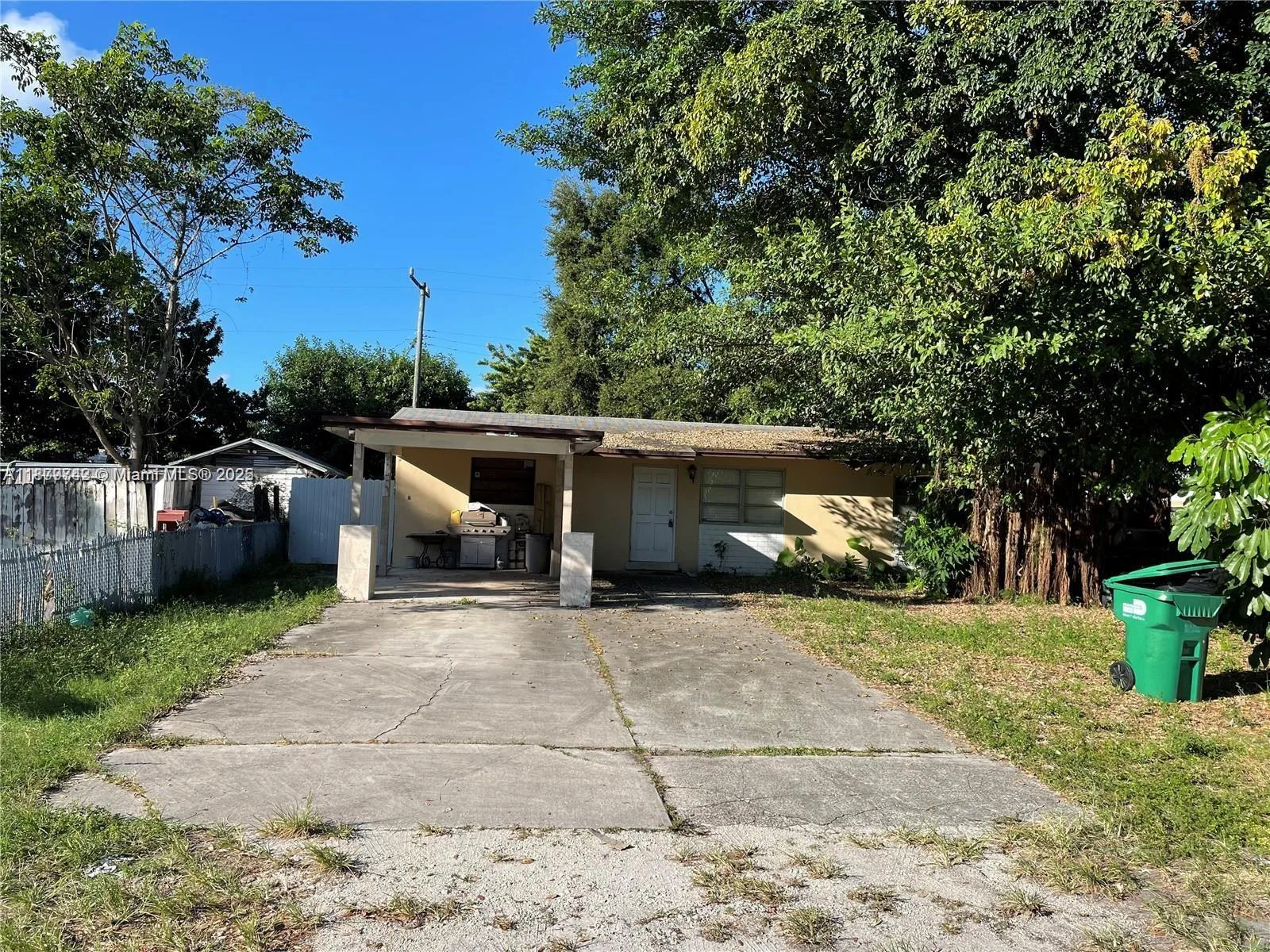 2755 NE 207th St, Aventura, FL 33180