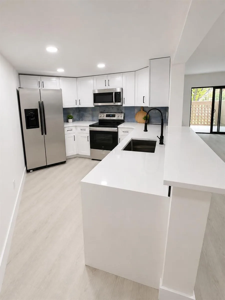 10229 NW 9th St Circle # 103, Miami, FL 33172