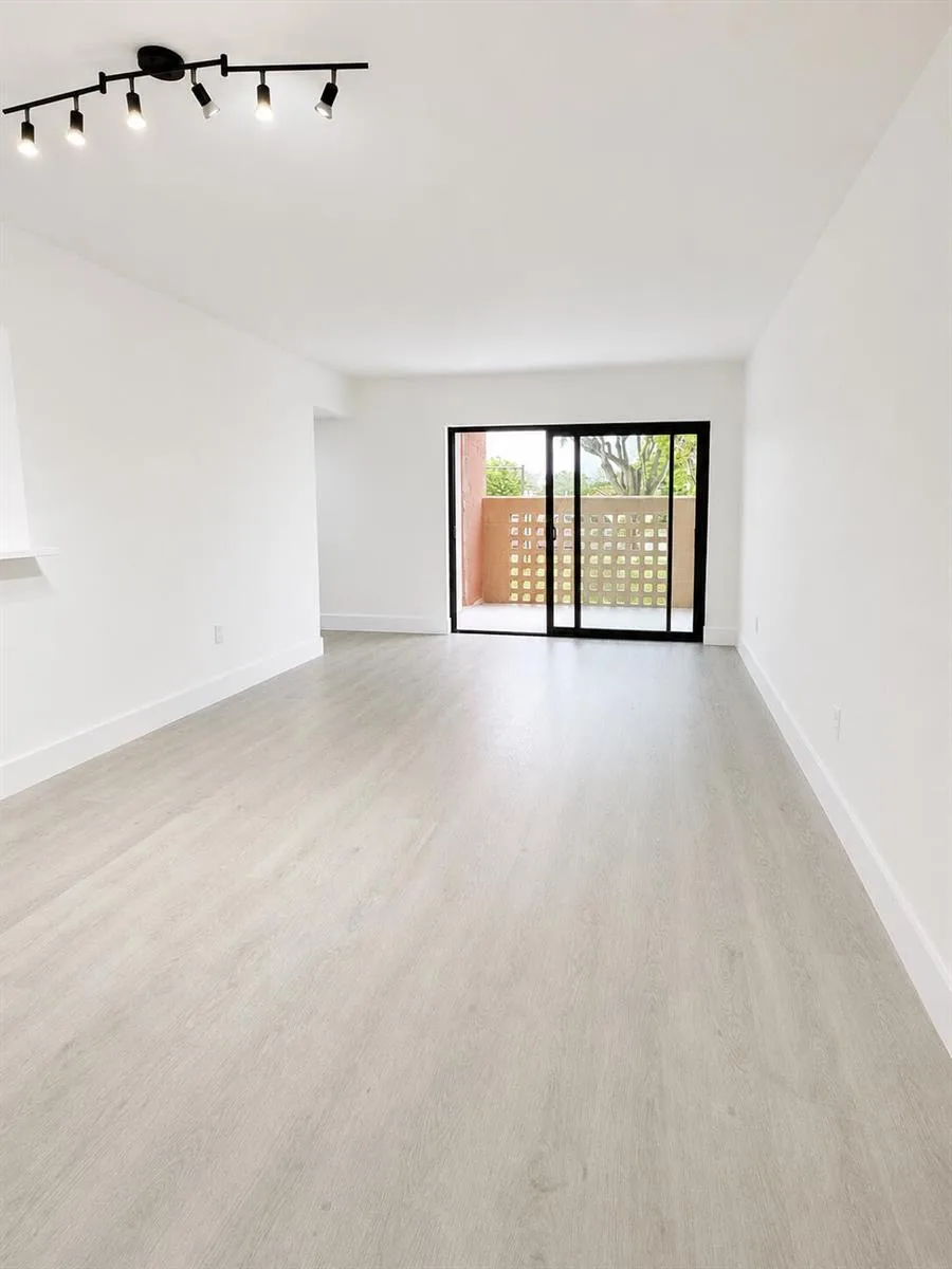 10229 NW 9th St Circle # 103, Miami, FL 33172 photo 6