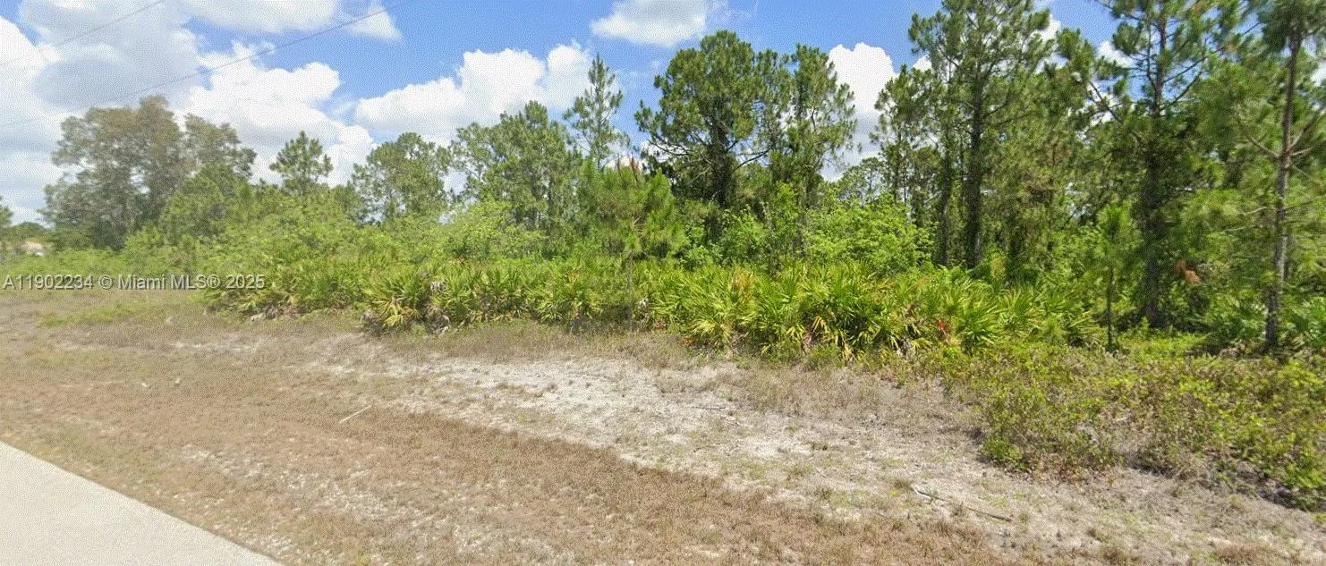 1033 Winters ST E, Lehigh Acres, FL 33974 photo 2