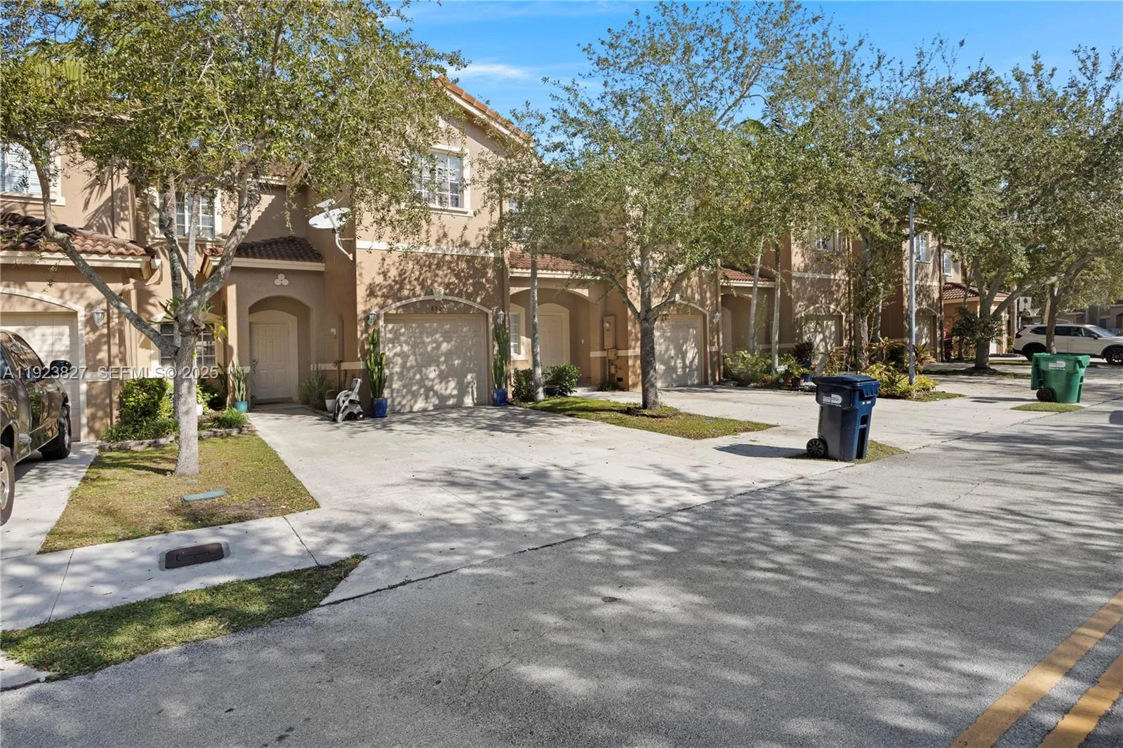 8525 SW 214th Ter, Cutler Bay, FL 33189
