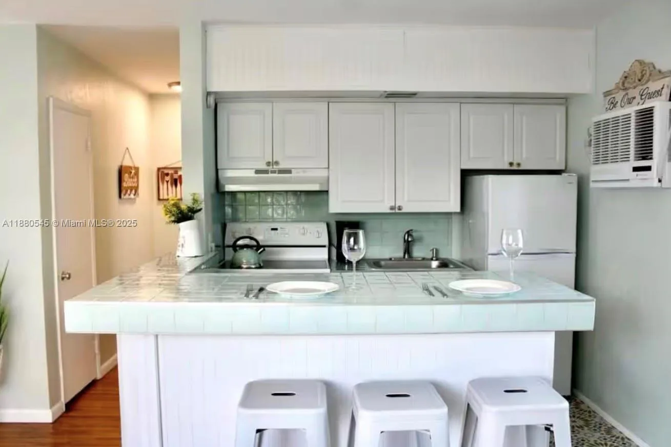 316 Walnut St # 2, Hollywood, FL 33019 photo 4