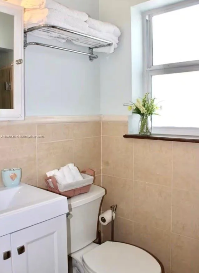 316 Walnut St # 2, Hollywood, FL 33019 photo 5