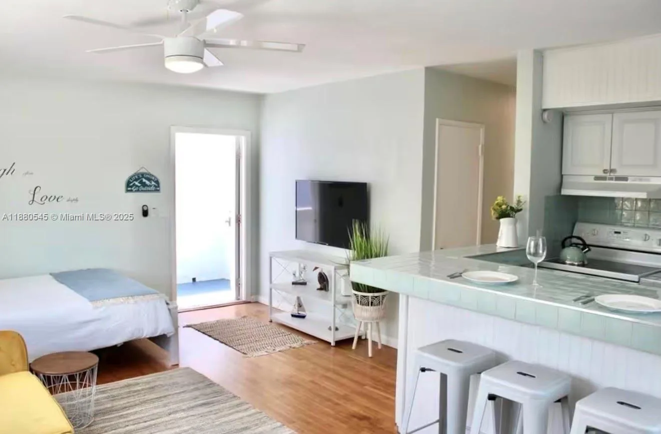 316 Walnut St # 2, Hollywood, FL 33019 photo 6
