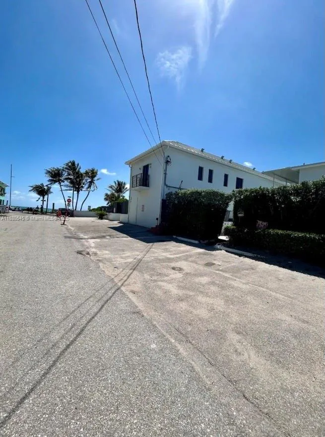 316 Walnut St # 2, Hollywood, FL 33019 photo 8