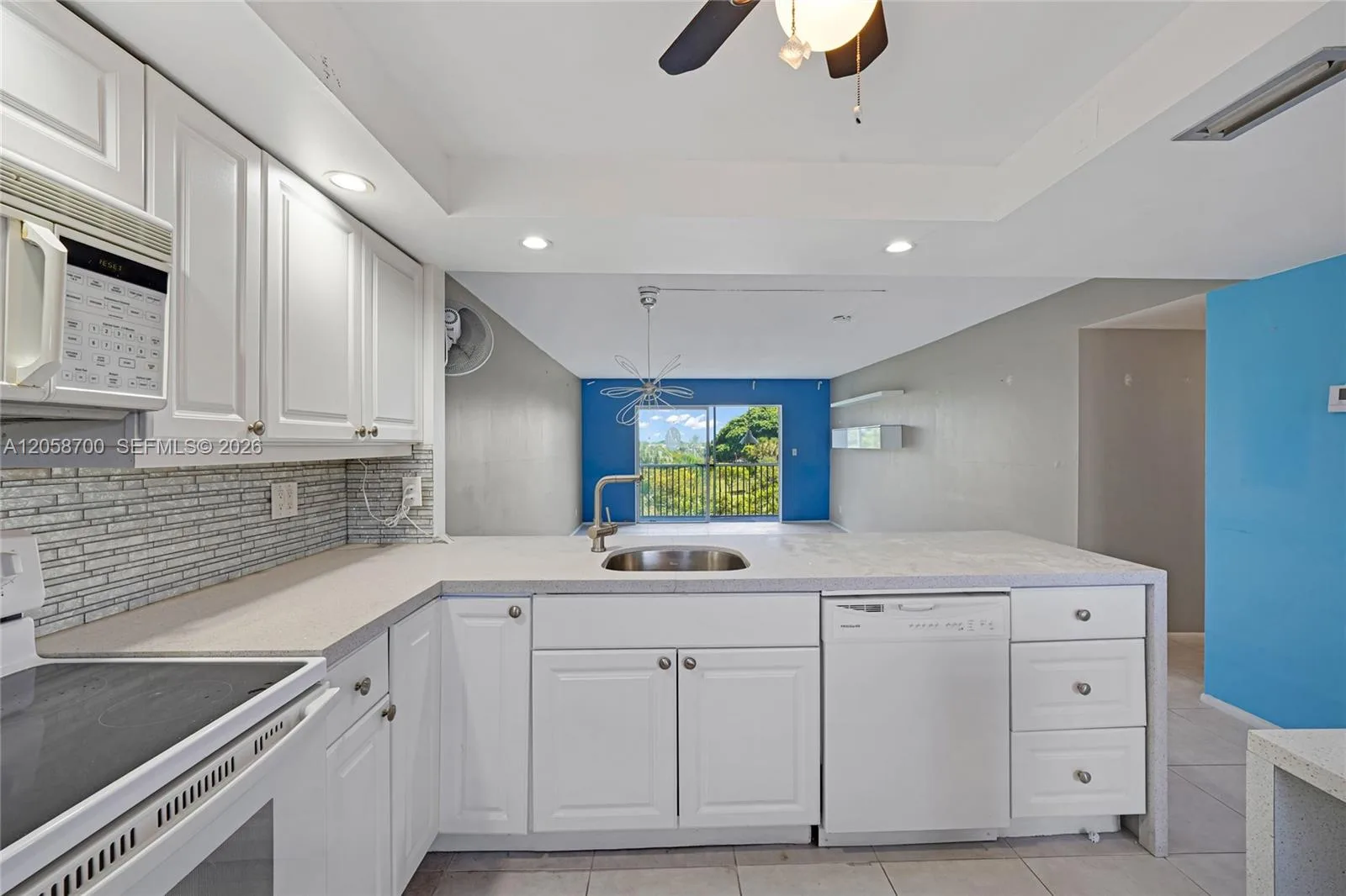 4800 Hillcrest Ln # 402, Hollywood, FL 33021 photo 10