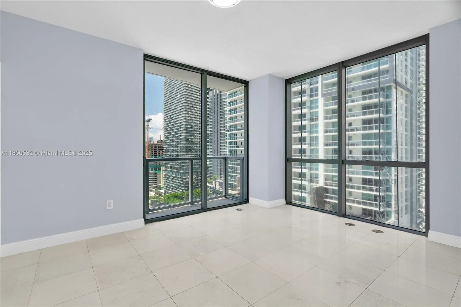 1060 Brickell Ave # 1811, Miami, FL 33131 photo 2