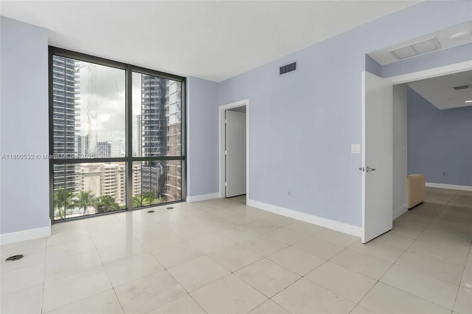 1060 Brickell Ave # 1811, Miami, FL 33131 photo 4