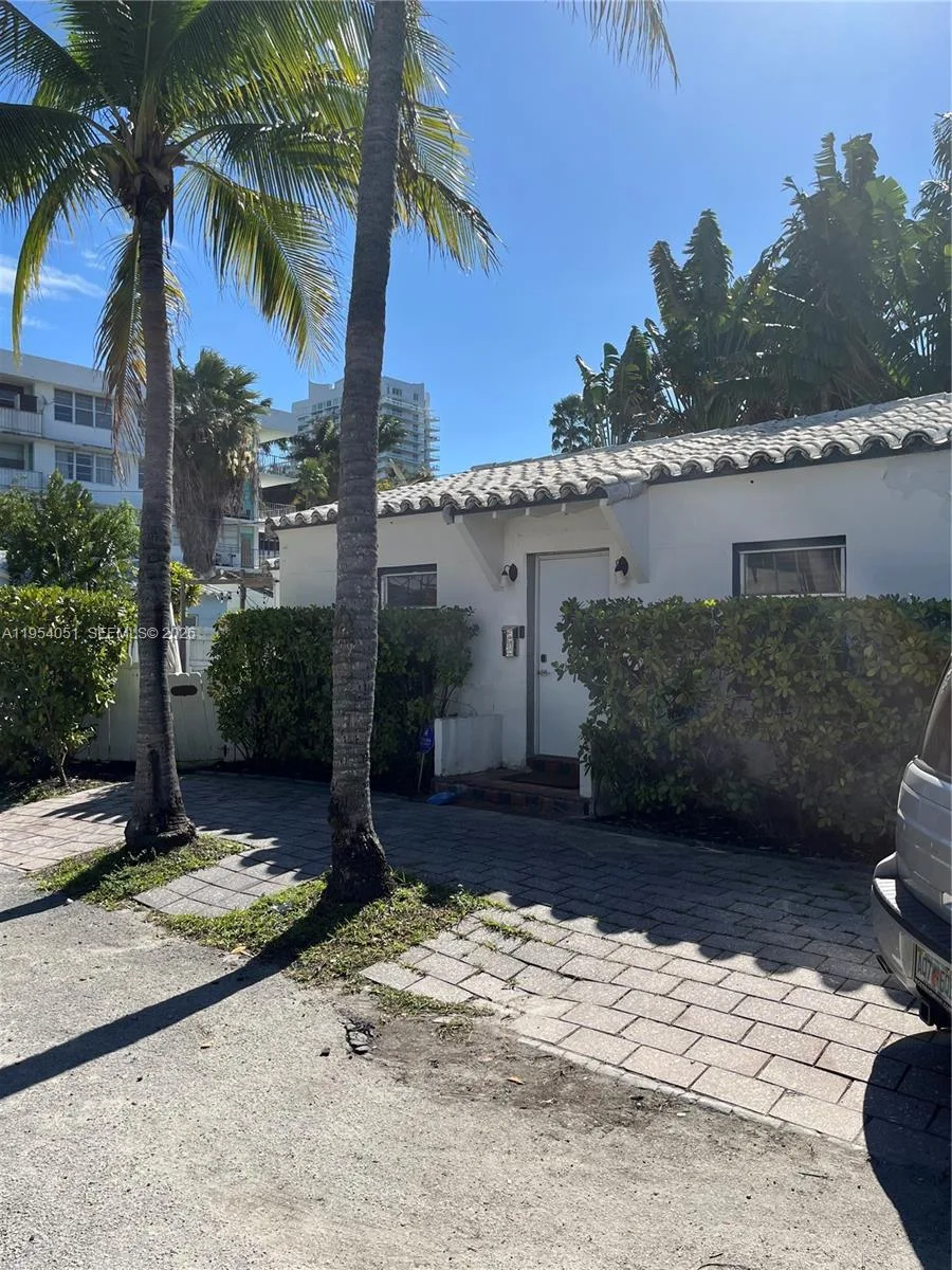 6 Farrey Ln, Miami Beach, FL 33139 photo 2