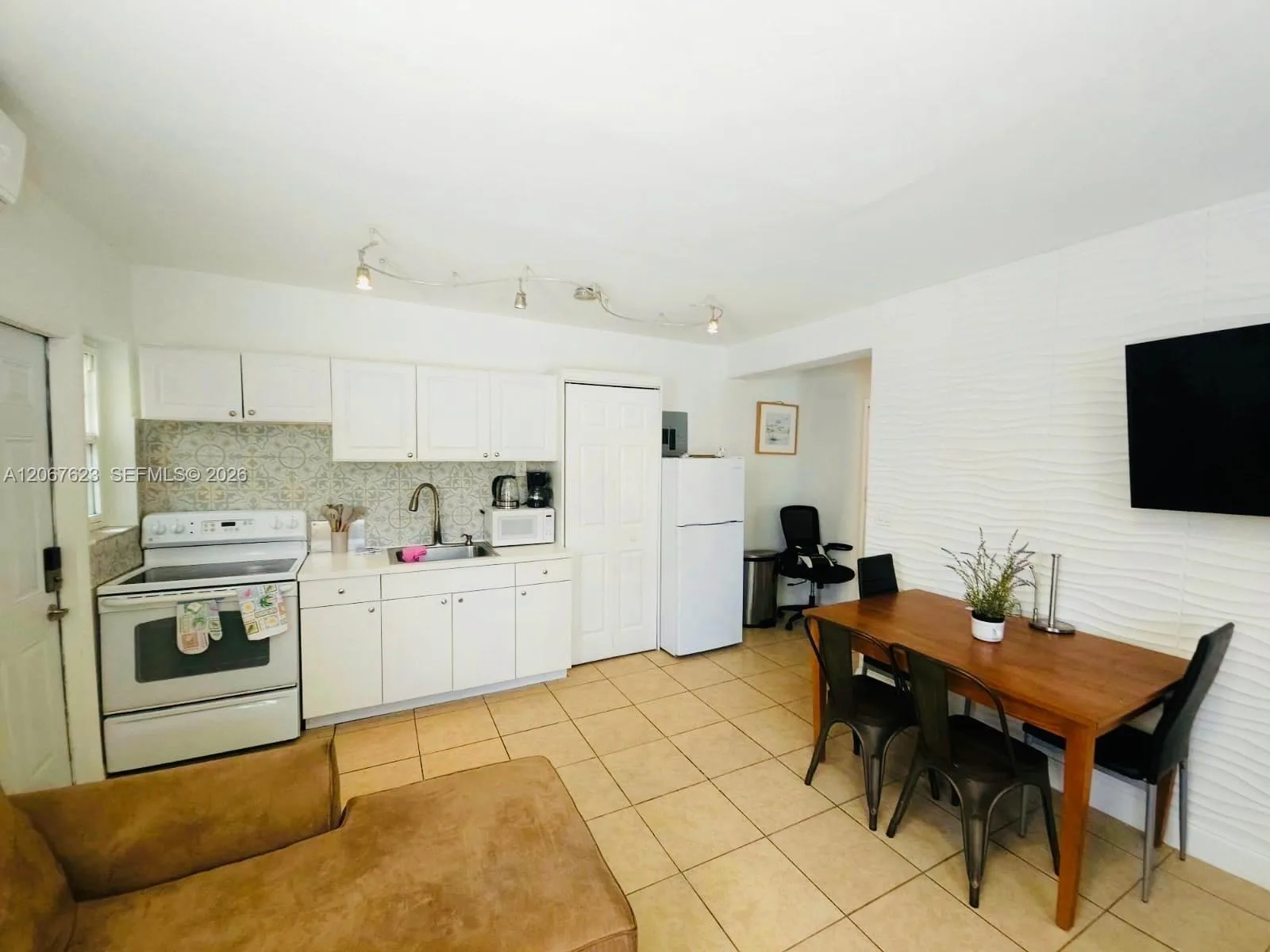 1639 Hayes St # 1, Hollywood, FL 33020 photo 3