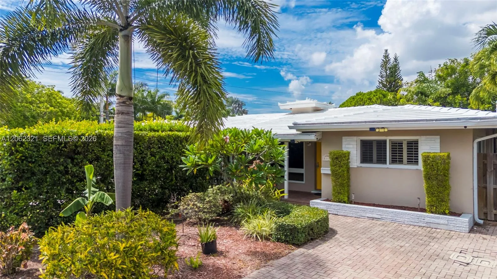 2115 NE 15th Ave, Wilton Manors, FL 33305