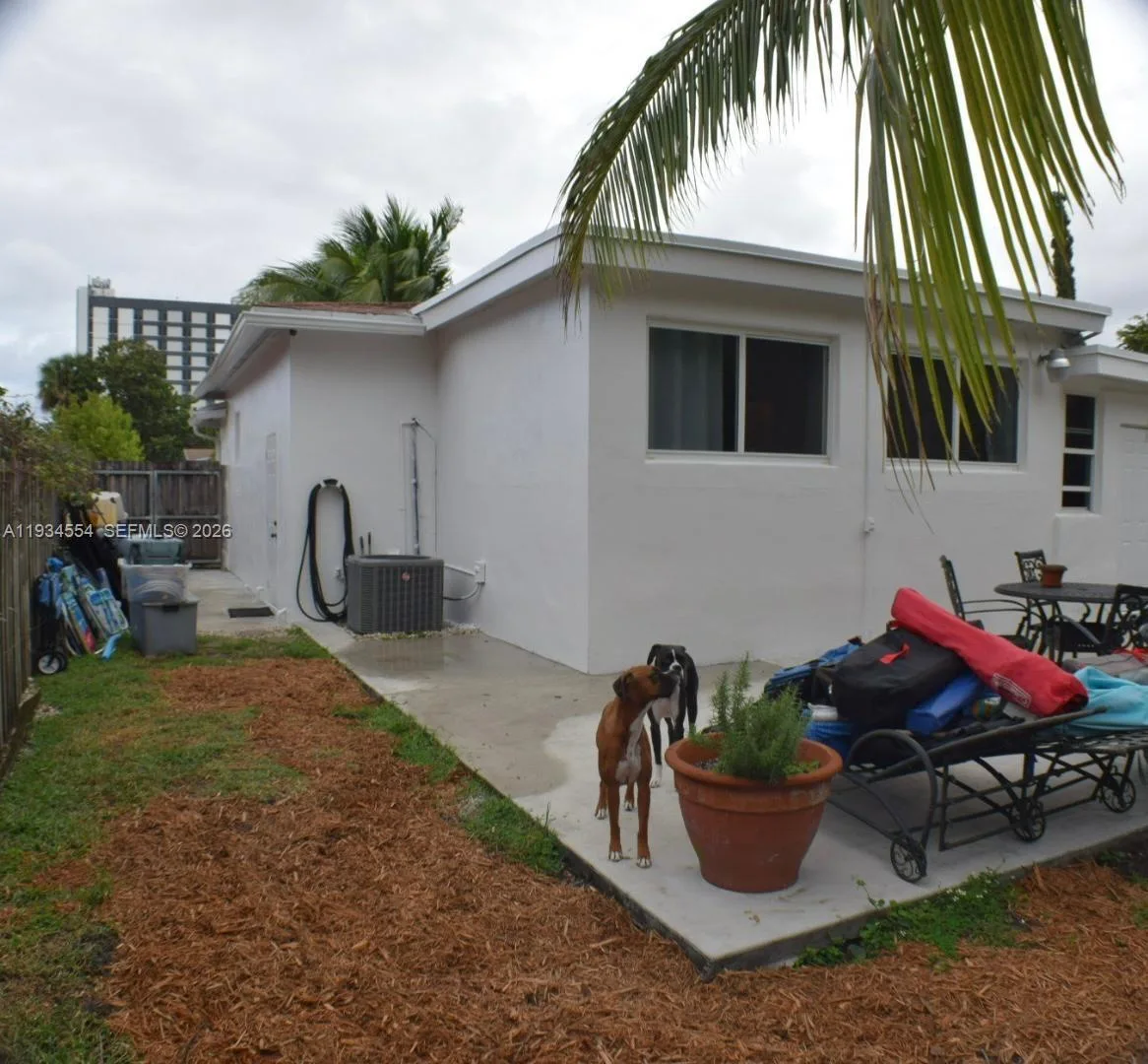 630 NE 165th St, Miami, FL 33162 photo 5